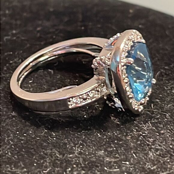 RARE Size 4.75 Avon silver tone prong set cushion cut topaz like crystal ring - Picture 5 of 9